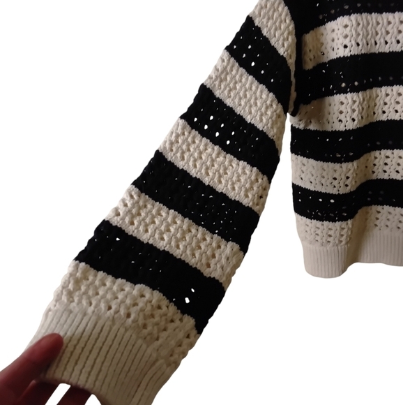 Universal Thread Women's L Navy White Stripe Crochet Long Sleeve Sweater Size L - Picture 5 of 5